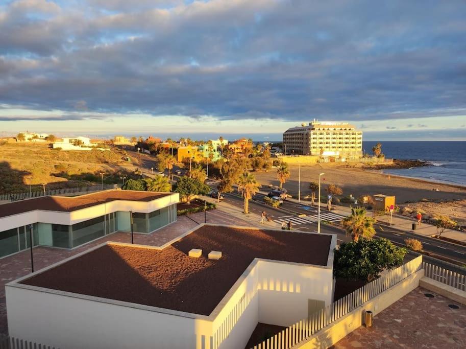 El Medano Beachfront Triplex Penthouse With Pool, Rooftop, Sea View Esterno foto